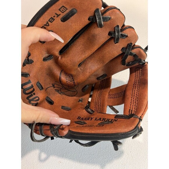 Wilson T-Ball Mitt Barry Larkin 9" A0302 AS9 - Picture 3 of 3